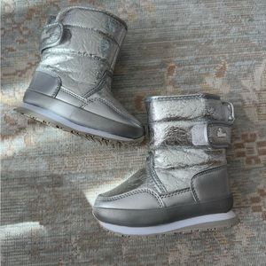 Rubber duck metallic snow boots